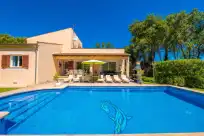 Holiday rentals in Vila garballó