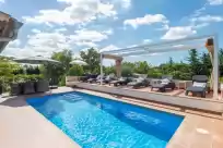 Holiday rentals in Refugi de les aguiles