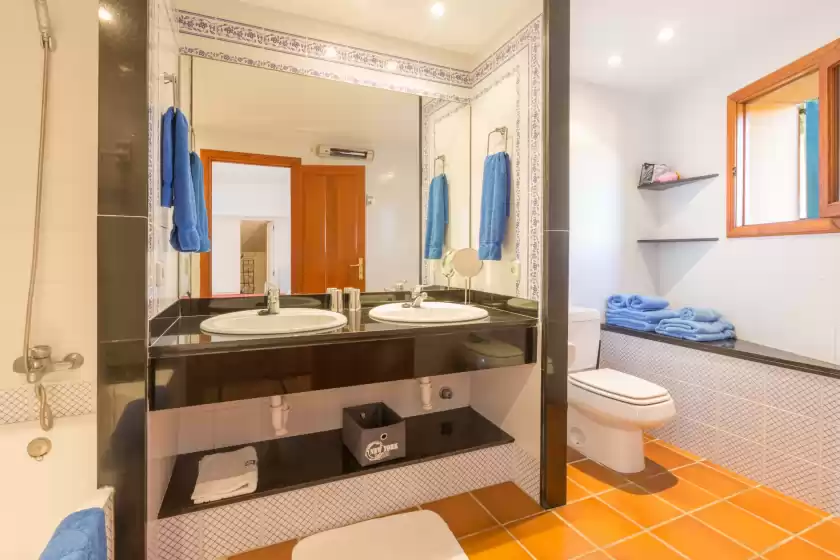 Holiday rentals in Es mirador, Cala Anguila-Cala Mendia