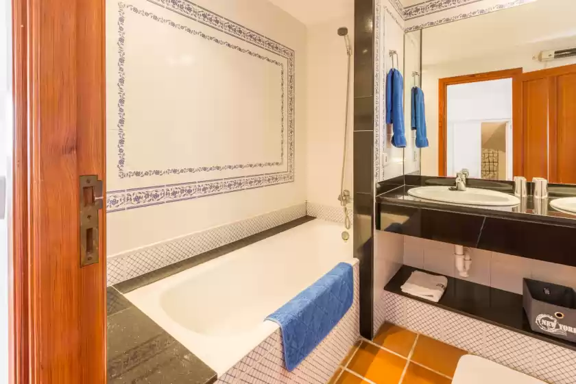 Holiday rentals in Es mirador, Cala Anguila-Cala Mendia