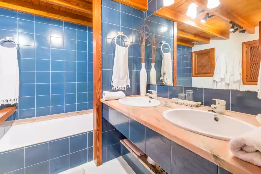 Holiday rentals in Es mirador, Cala Anguila-Cala Mendia