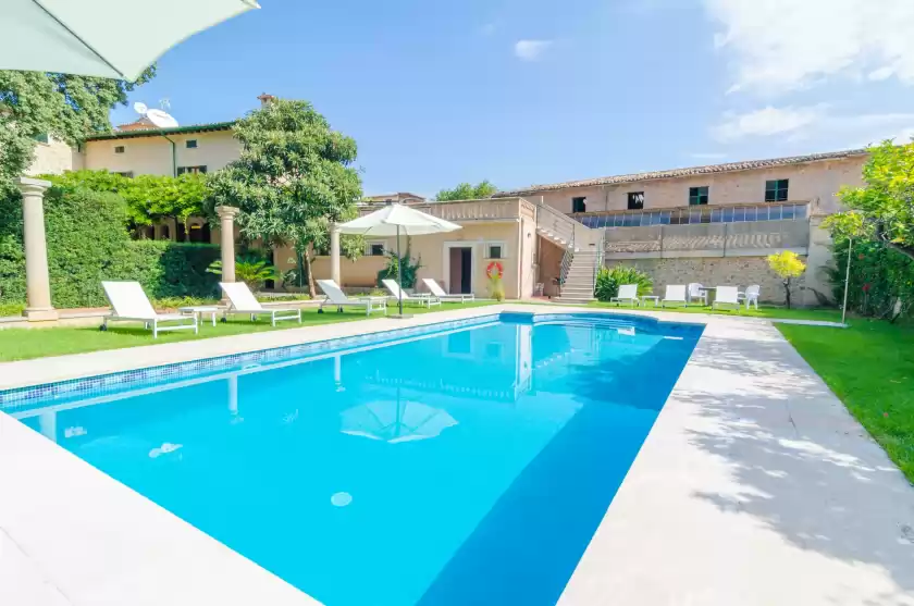 Holiday rentals in Can pati