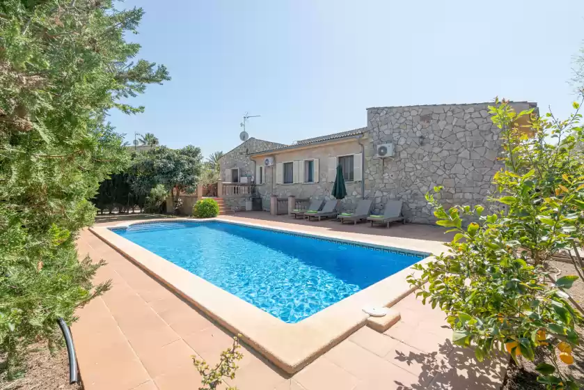 Holiday rentals in Vivienda isabela