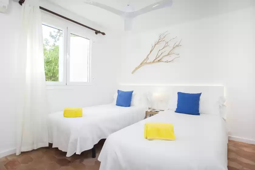 Holiday rentals in Villa cala padri, Font de sa Cala