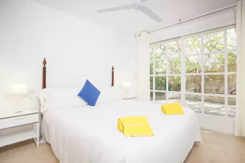 Holiday rentals in Villa cala padri, Font de sa Cala