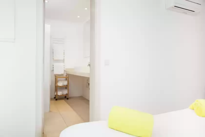 Holiday rentals in Villa cala padri, Font de sa Cala