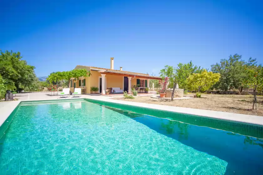 Holiday rentals in Can moscari