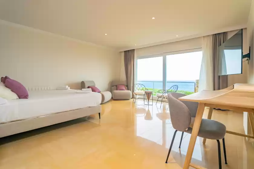 Holiday rentals in Villa luna suites, es Puigderrós