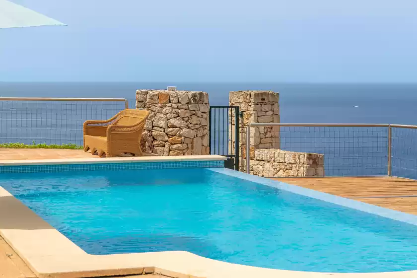 Holiday rentals in Villa luna suites, es Puigderrós