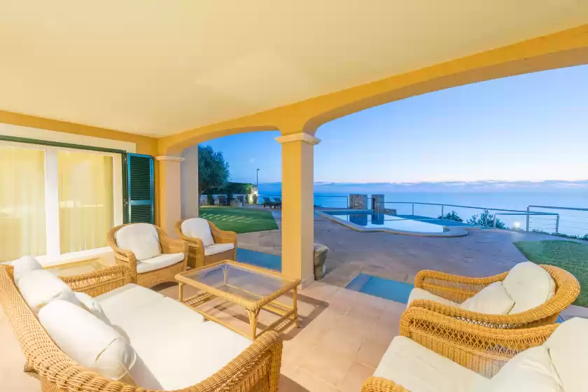 Holiday rentals in Villa luna suites, es Puigderrós
