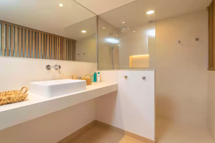 Holiday rentals in Villa luna suites, es Puigderrós