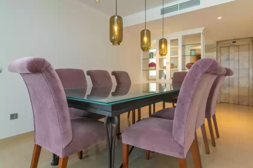 Holiday rentals in Villa luna suites, es Puigderrós