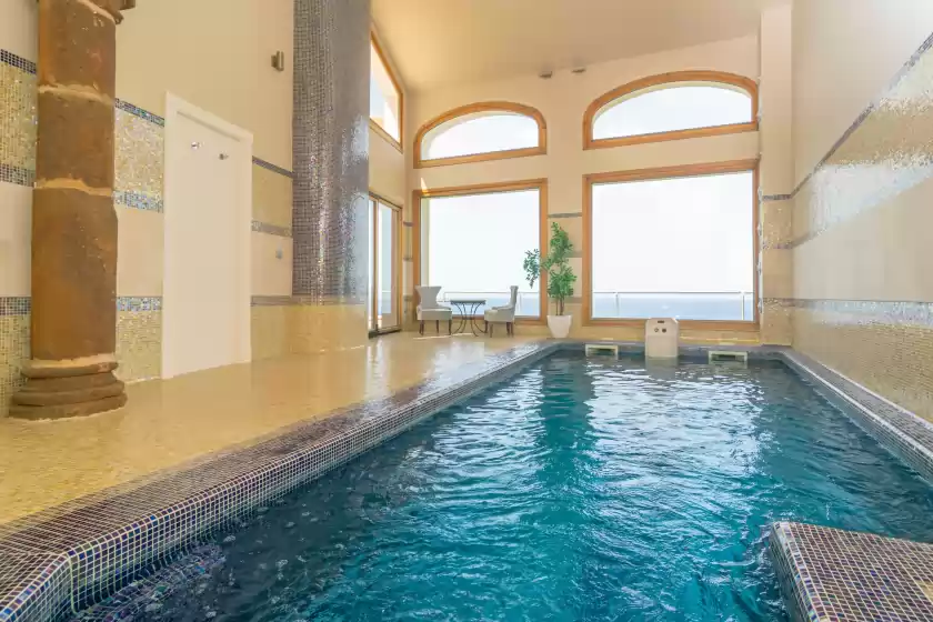 Holiday rentals in Villa luna suites, es Puigderrós