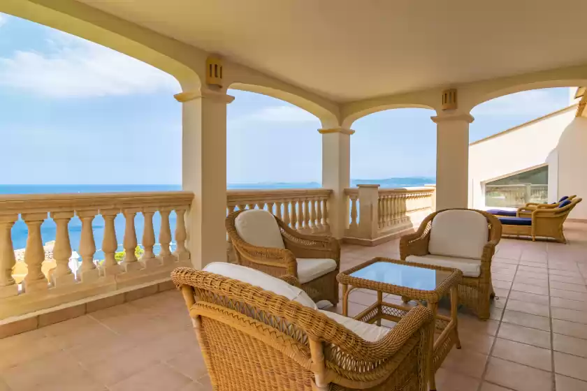 Holiday rentals in Villa luna suites, es Puigderrós