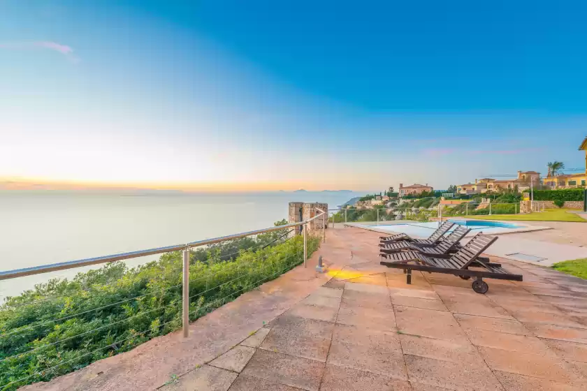 Holiday rentals in Villa luna suites, es Puigderrós