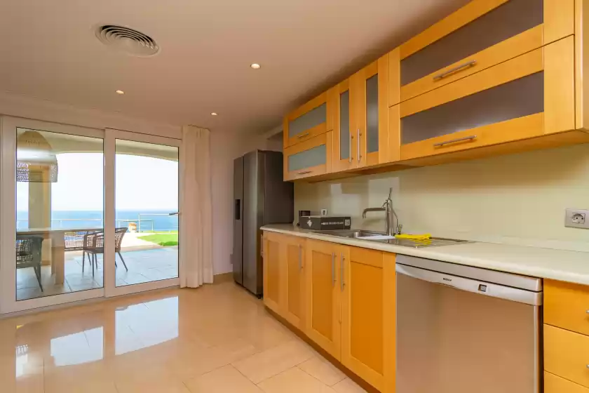 Holiday rentals in Villa luna suites, es Puigderrós