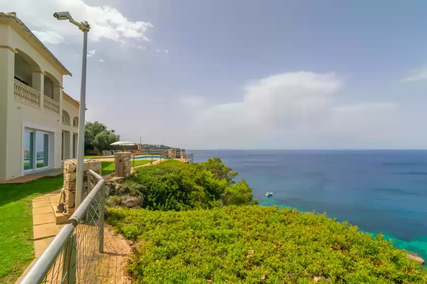 Holiday rentals in Villa luna suites, es Puigderrós