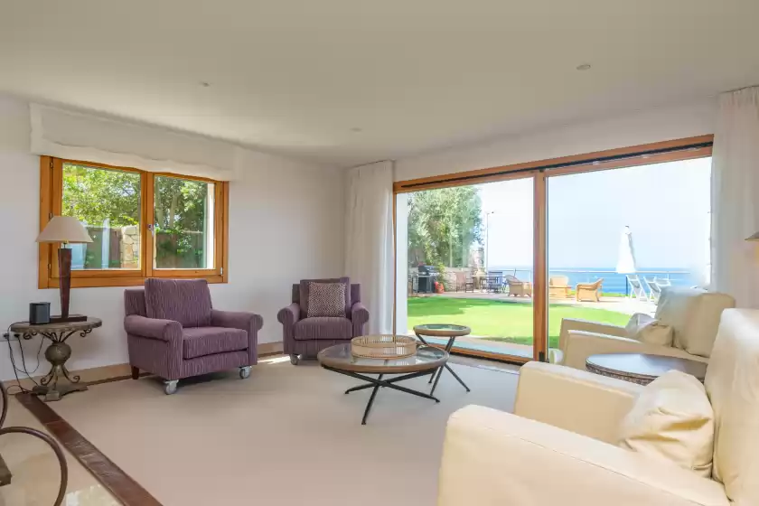Holiday rentals in Villa luna suites, es Puigderrós