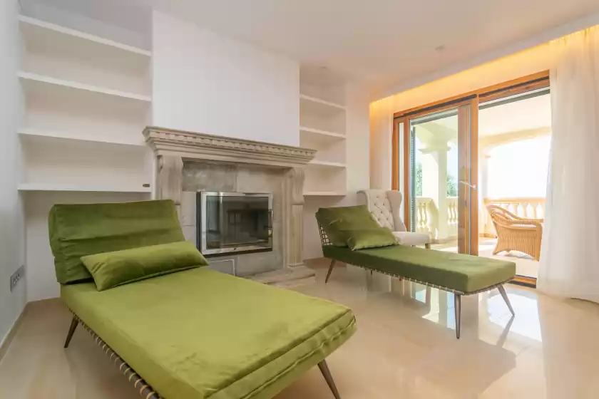 Holiday rentals in Villa luna suites, es Puigderrós