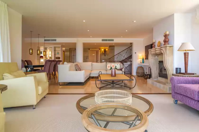 Holiday rentals in Villa luna suites, es Puigderrós