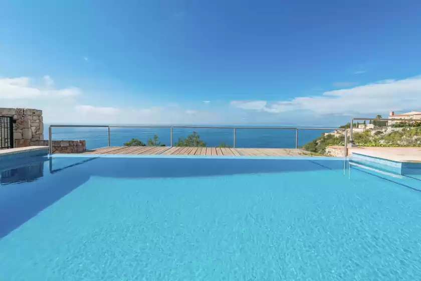 Holiday rentals in Villa luna suites, es Puigderrós