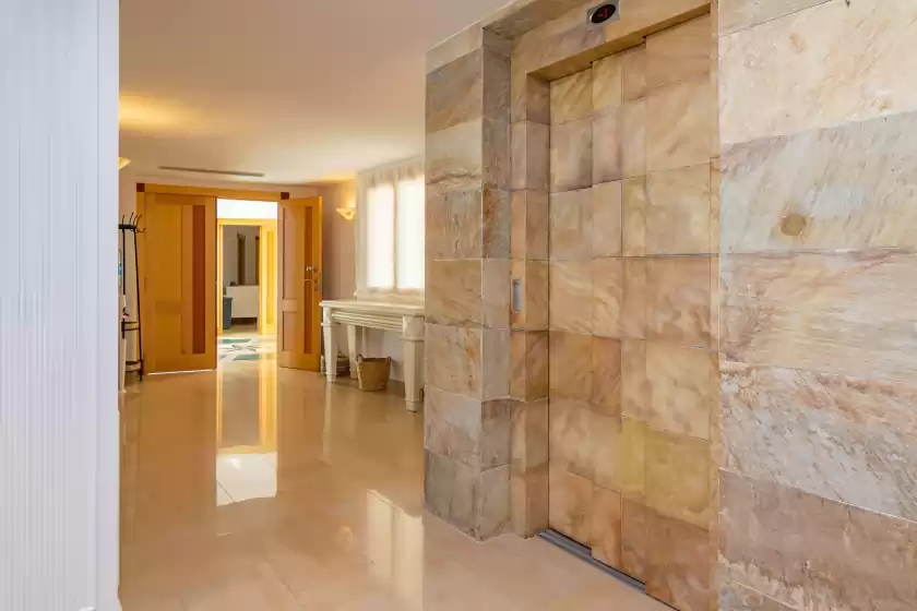 Holiday rentals in Villa luna suites, es Puigderrós