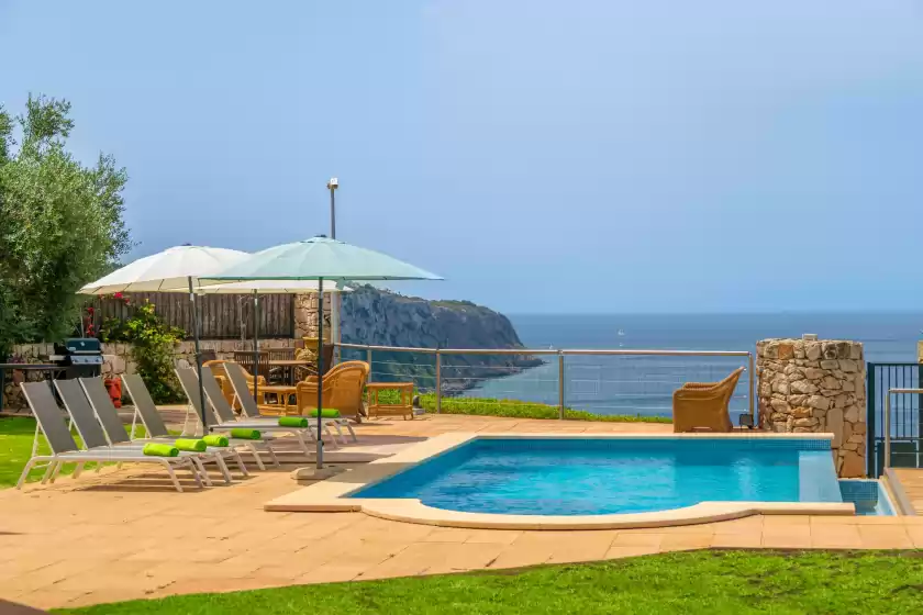 Holiday rentals in Villa luna suites, es Puigderrós
