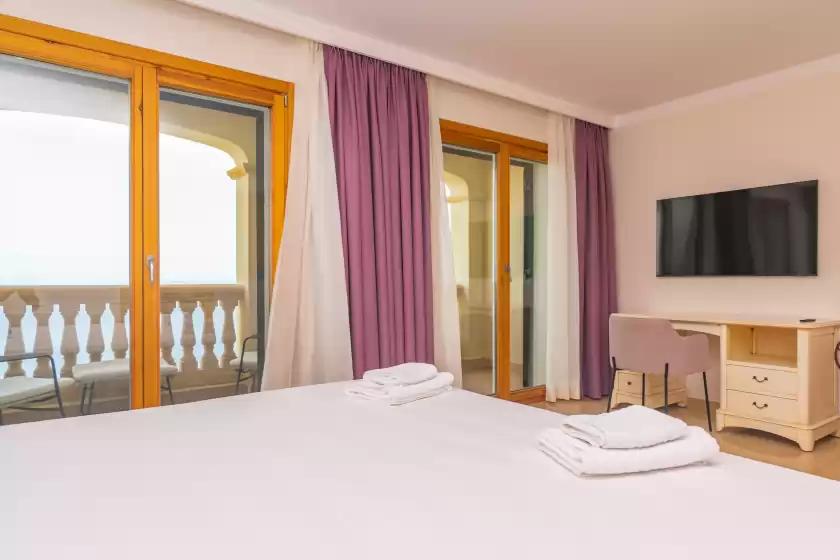 Holiday rentals in Villa luna suites, es Puigderrós