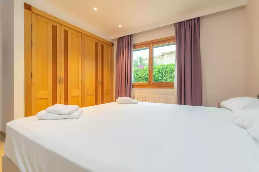 Holiday rentals in Villa luna suites, es Puigderrós