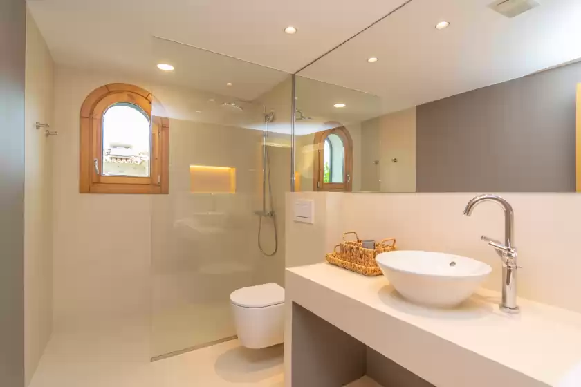 Holiday rentals in Villa luna suites, es Puigderrós