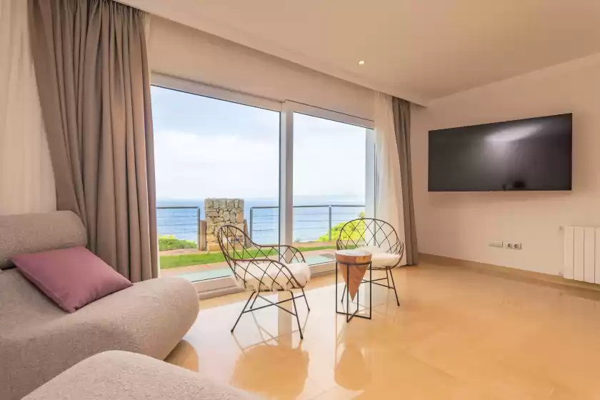 Holiday rentals in Villa luna suites, es Puigderrós