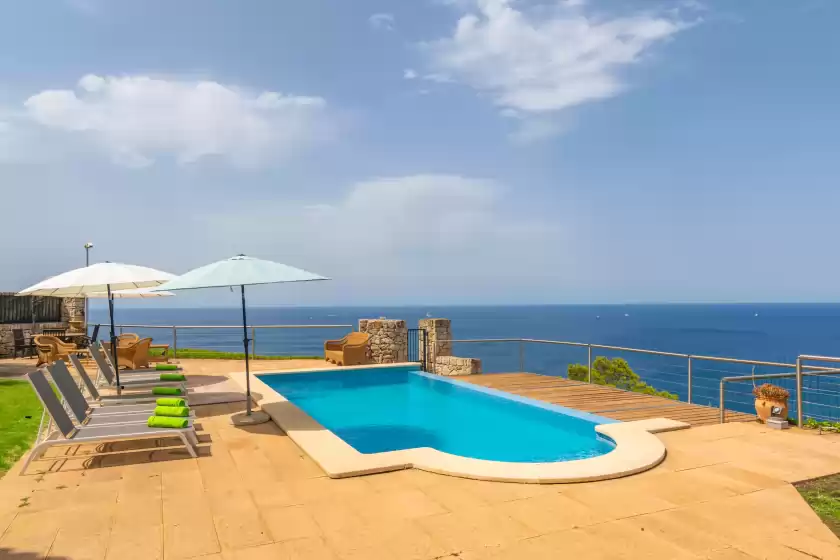 Holiday rentals in Villa luna suites, es Puigderrós