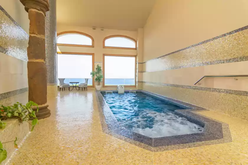 Holiday rentals in Villa luna suites, es Puigderrós