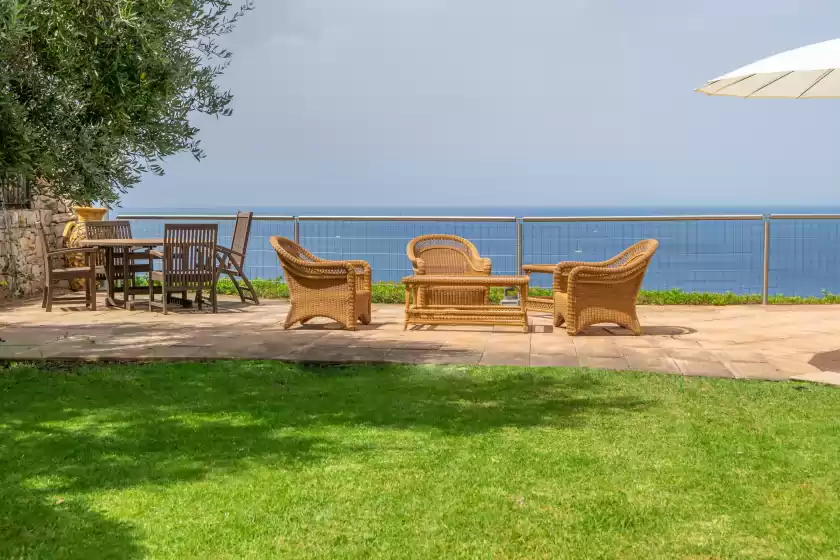 Holiday rentals in Villa luna suites, es Puigderrós