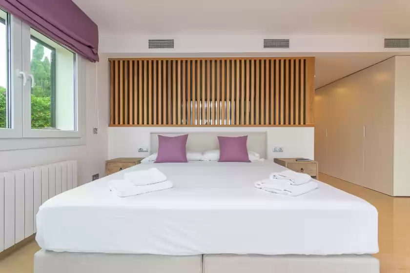 Holiday rentals in Villa luna suites, es Puigderrós