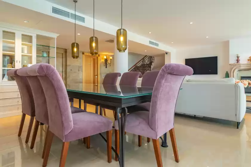 Holiday rentals in Villa luna suites, es Puigderrós