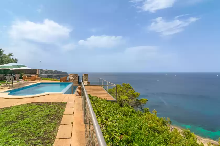 Holiday rentals in Villa luna suites, es Puigderrós