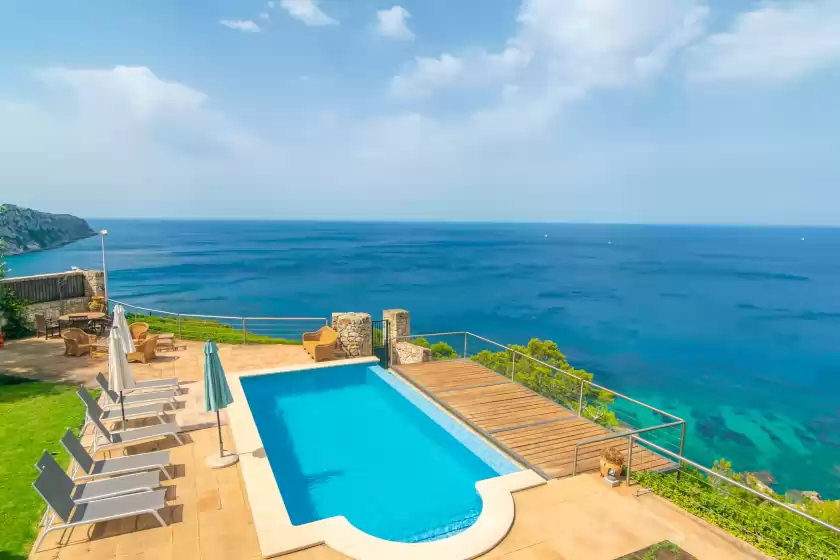Holiday rentals in Villa luna suites