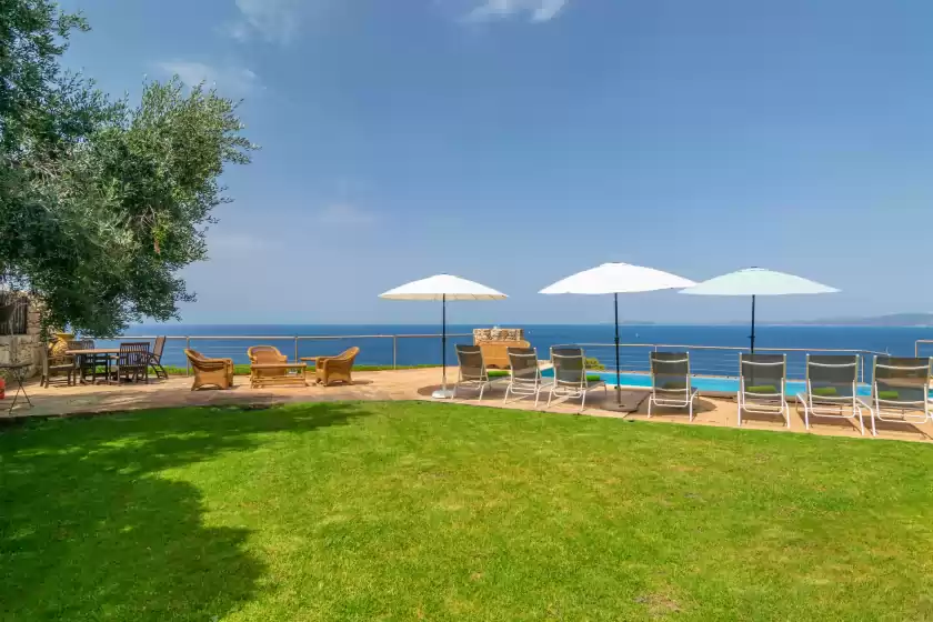 Holiday rentals in Villa luna suites, es Puigderrós
