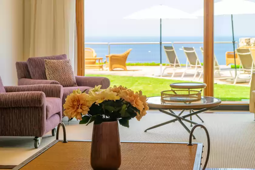 Holiday rentals in Villa luna suites, es Puigderrós