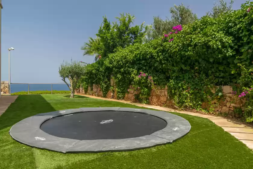 Holiday rentals in Villa luna suites, es Puigderrós
