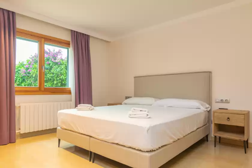 Holiday rentals in Villa luna suites, es Puigderrós