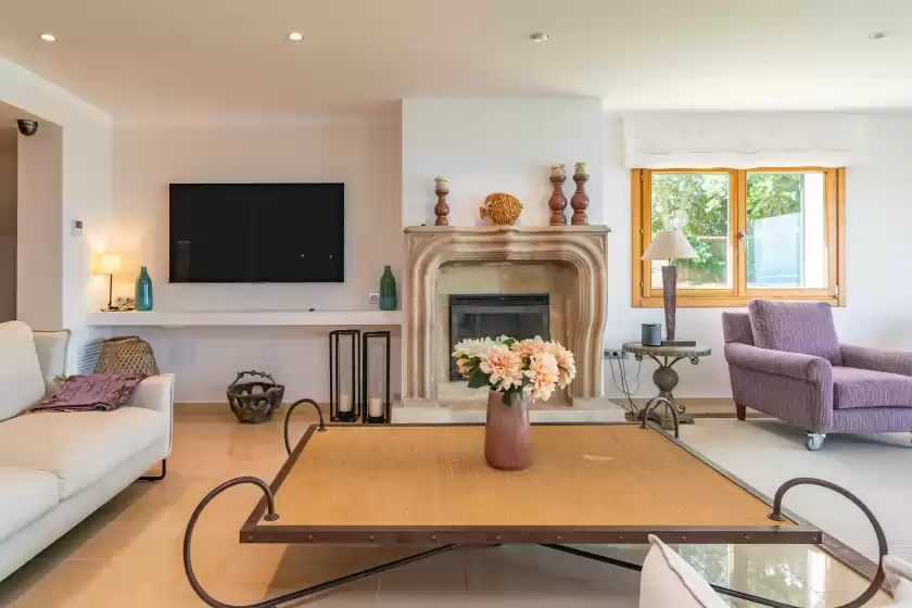 Holiday rentals in Villa luna suites, es Puigderrós