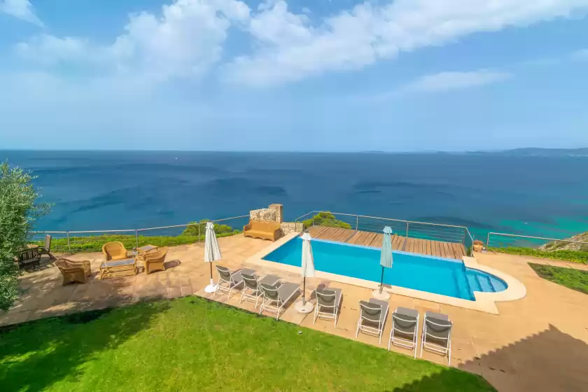Holiday rentals in Villa luna suites, es Puigderrós