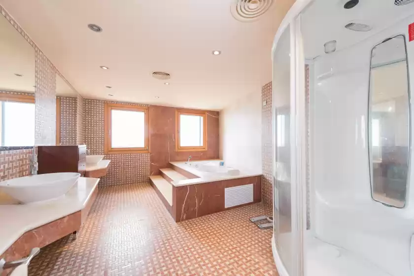 Holiday rentals in Villa luna suites, es Puigderrós