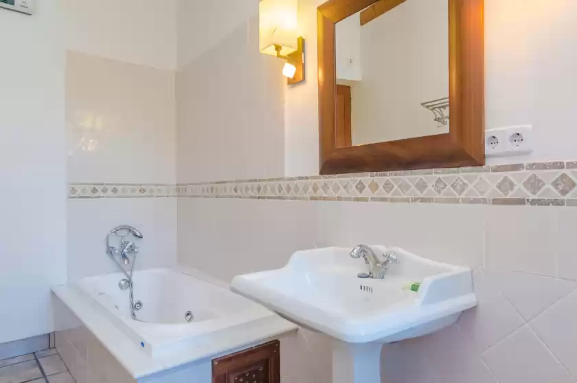 Holiday rentals in Can garrova, Sóller
