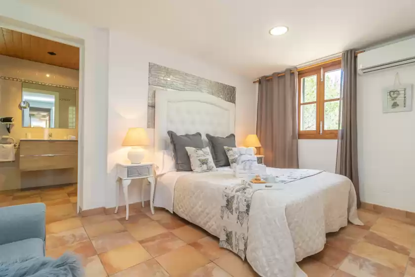 Holiday rentals in Refugi de les aguiles, Lloseta