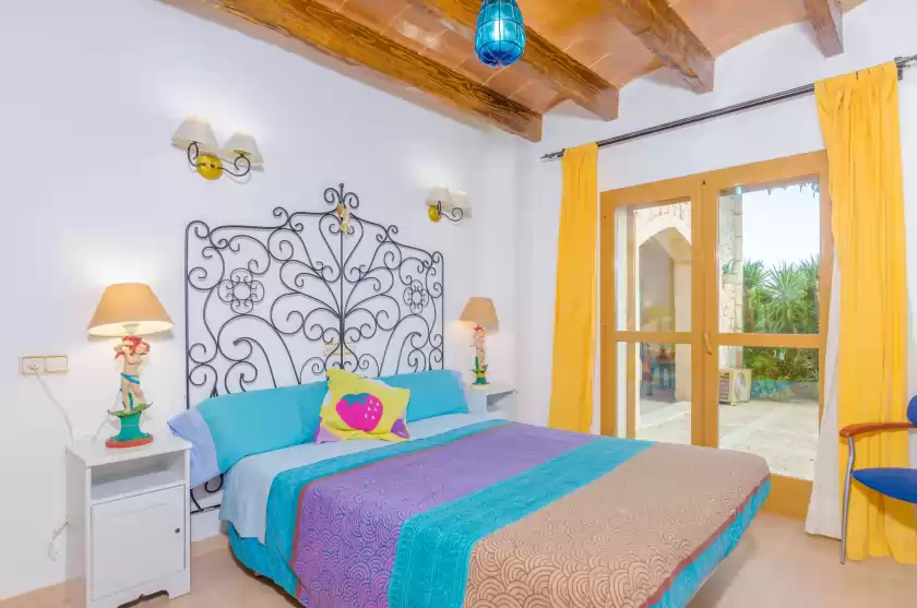 Holiday rentals in Na pont, Campos