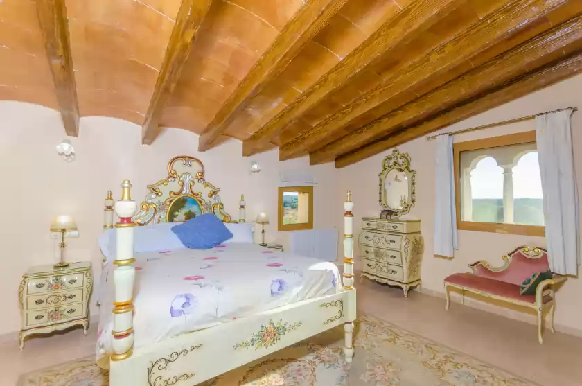 Holiday rentals in Na pont, Campos