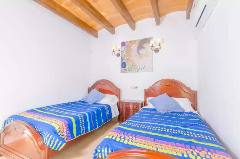 Holiday rentals in Na pont, Campos